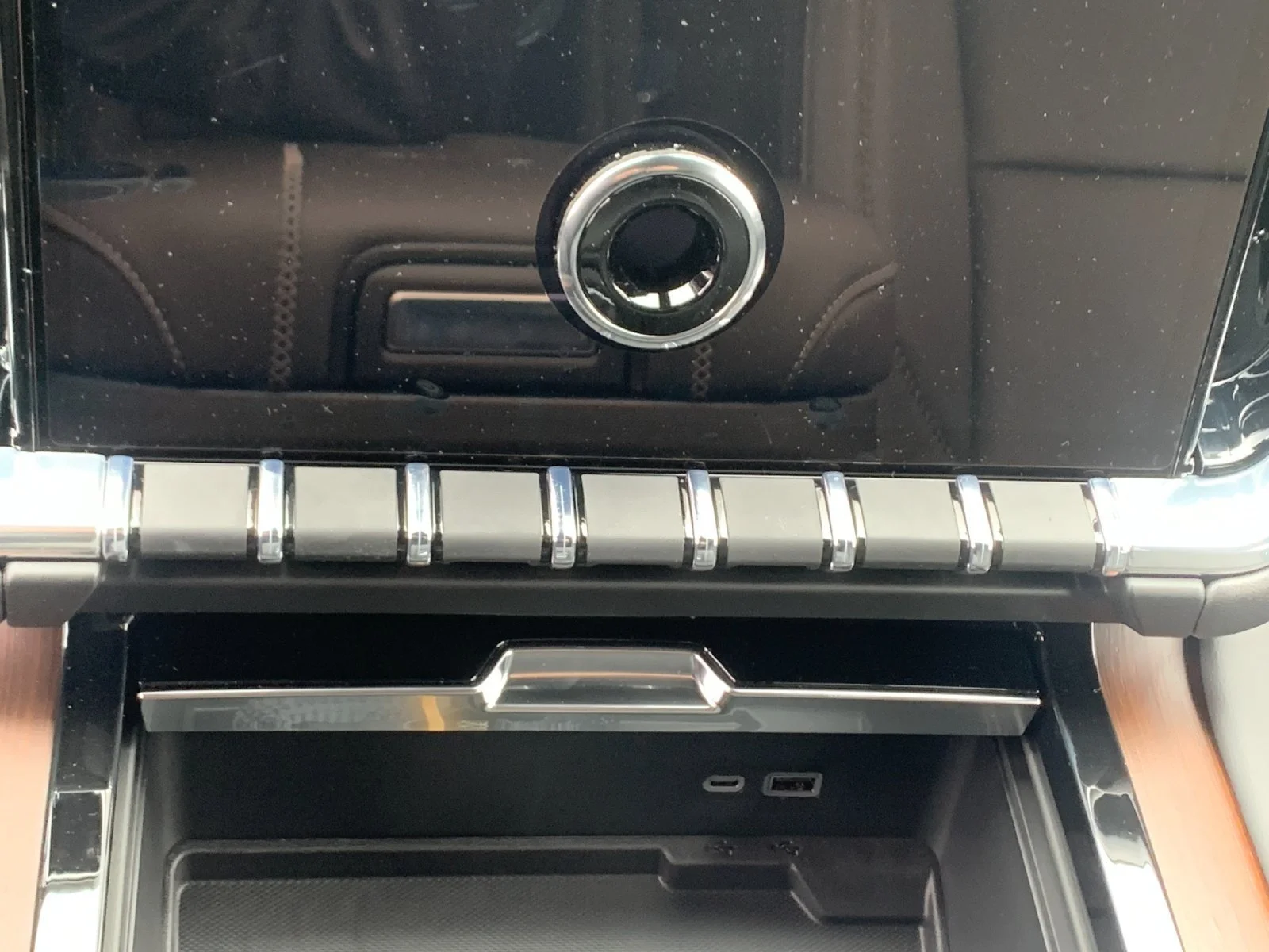 2026 GMC Yukon Denali - Photo 23