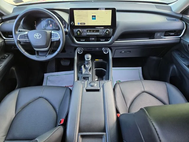 Used 2025 Silver Toyota XLE image 15