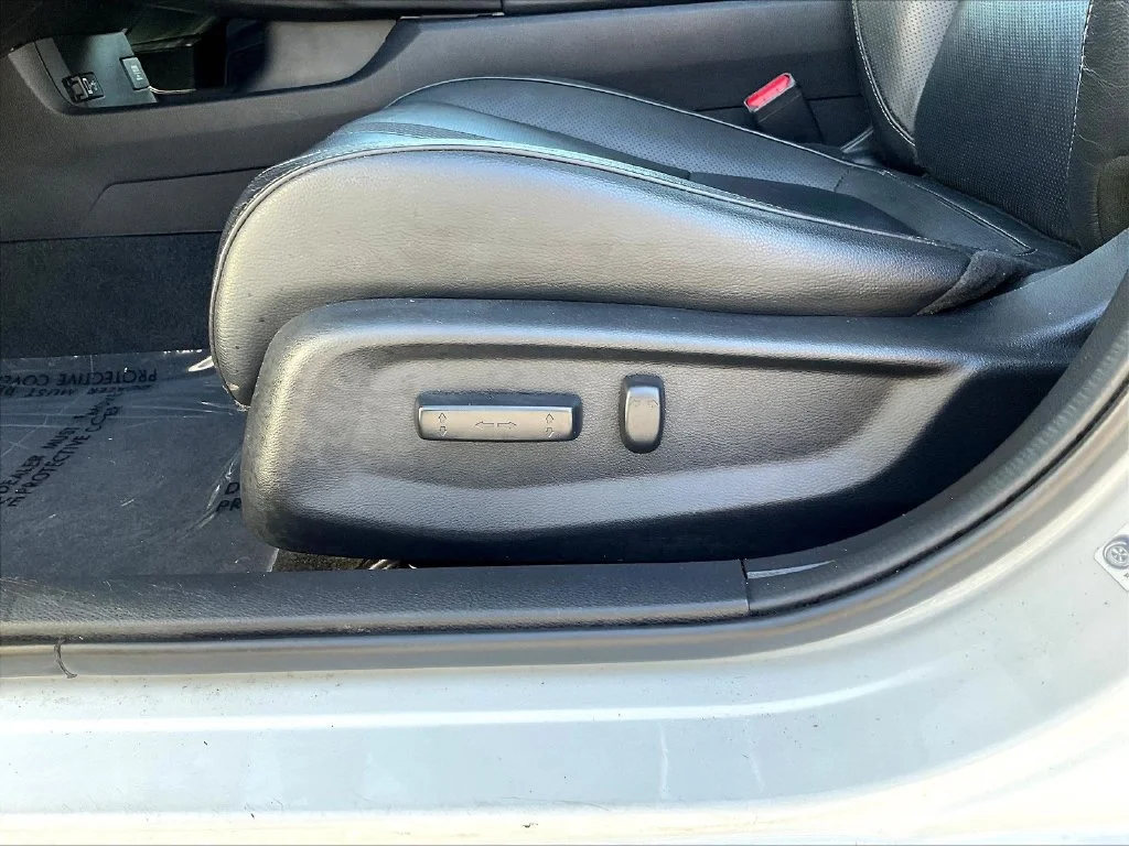 Used 2020 Platinum White Pearl Honda Touring image 36