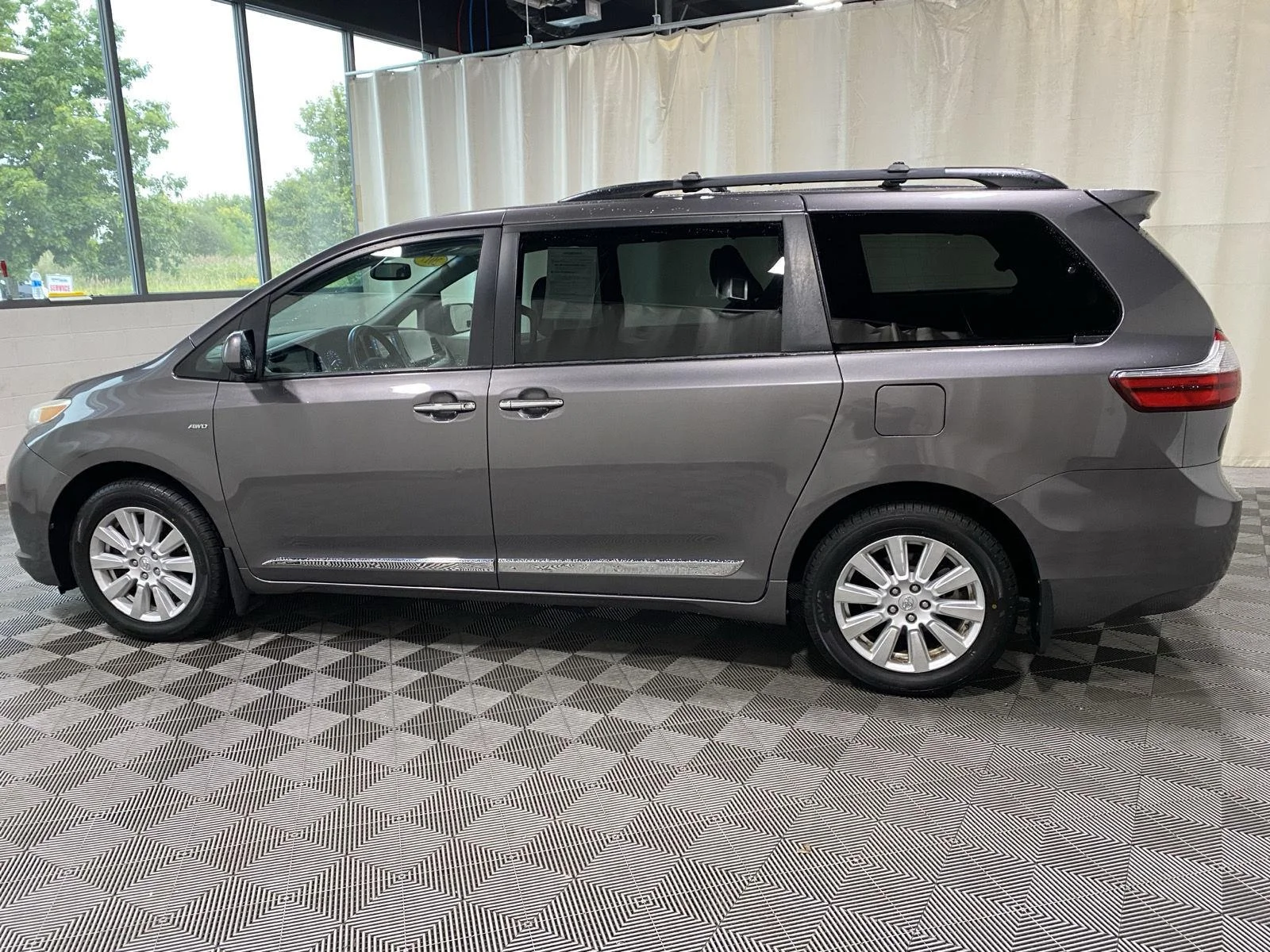 Used 2017 Predawn Gray Mica Toyota XLE image 9