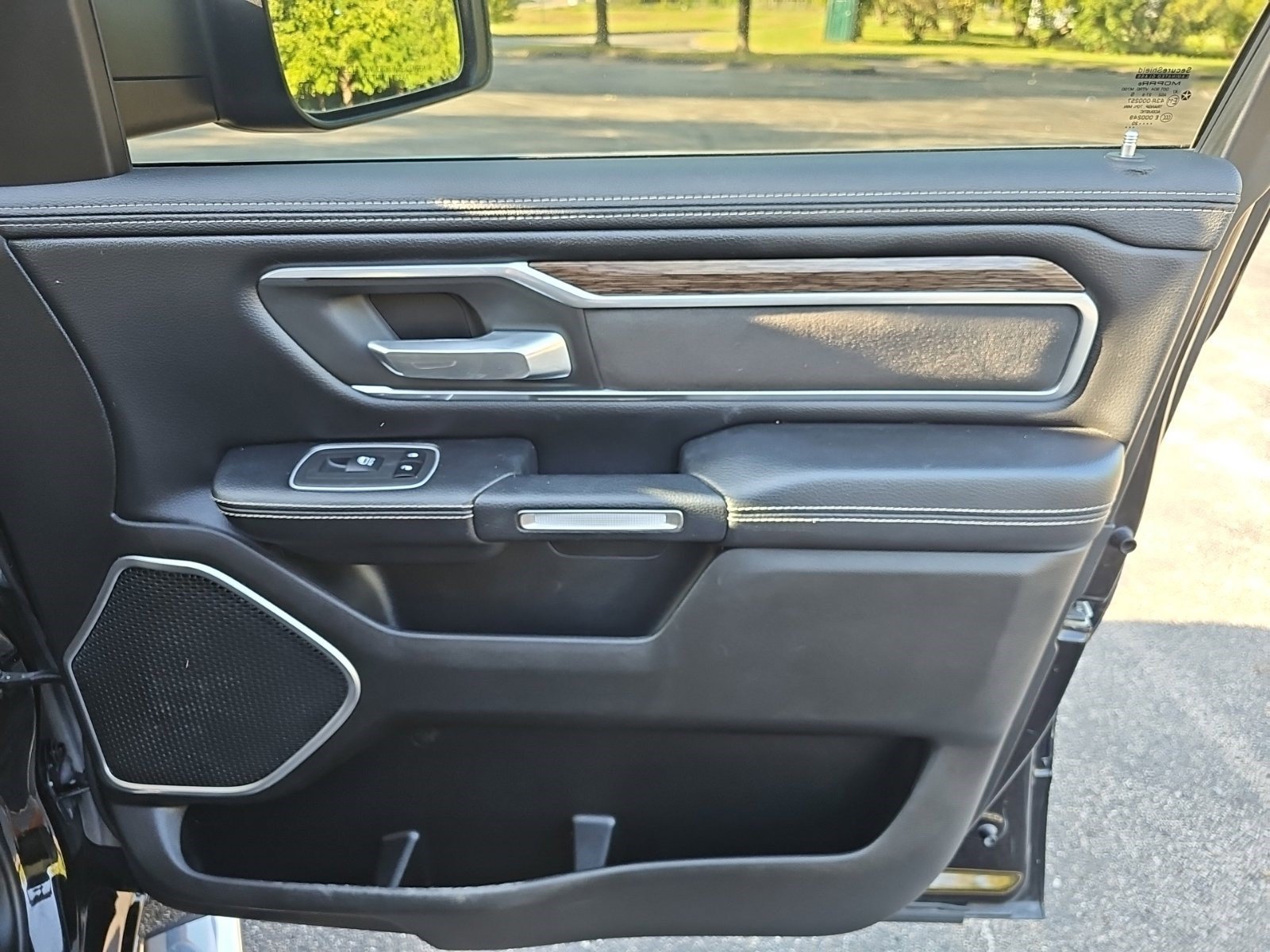 Used 2020 Diamond Black Crystal Pearlcoat Ram Laramie image 12