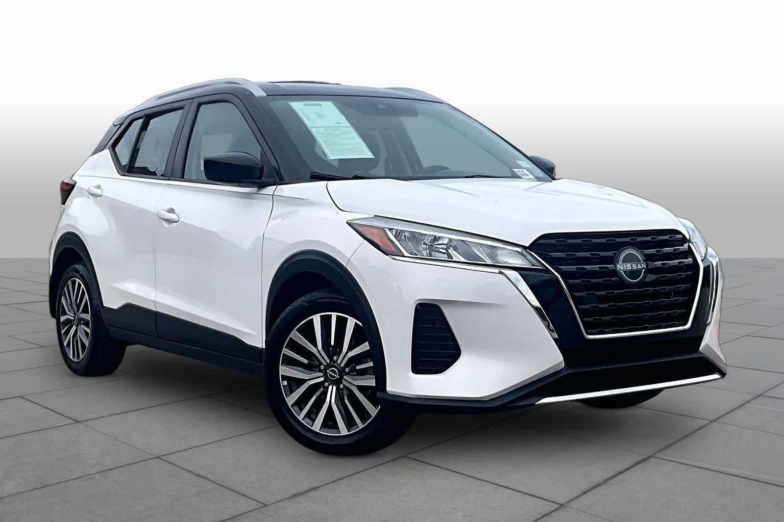 Certified Used 2022 Aspen White Tricoat/Super Black Nissan SV image 3