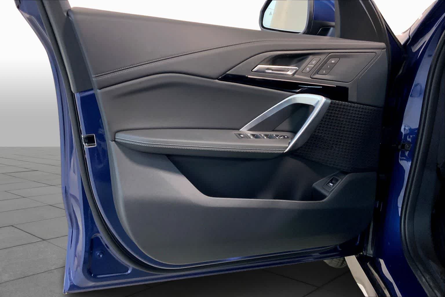 Used 2025 Phytonic Blue Metallic BMW xDrive28i image 10