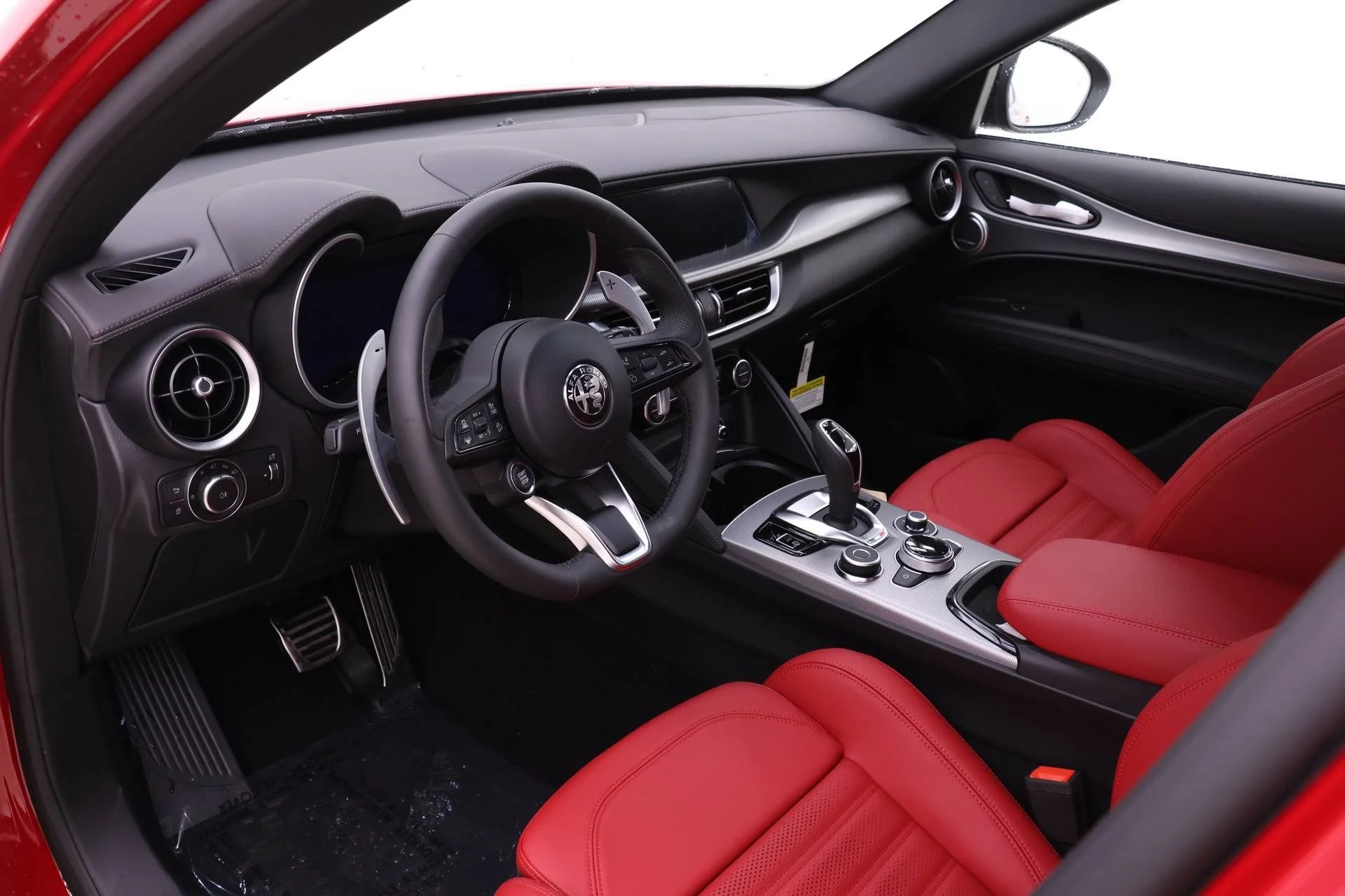 New 2026 Alfa Rosso (Red) Exterior Paint Alfa Romeo Base image 6