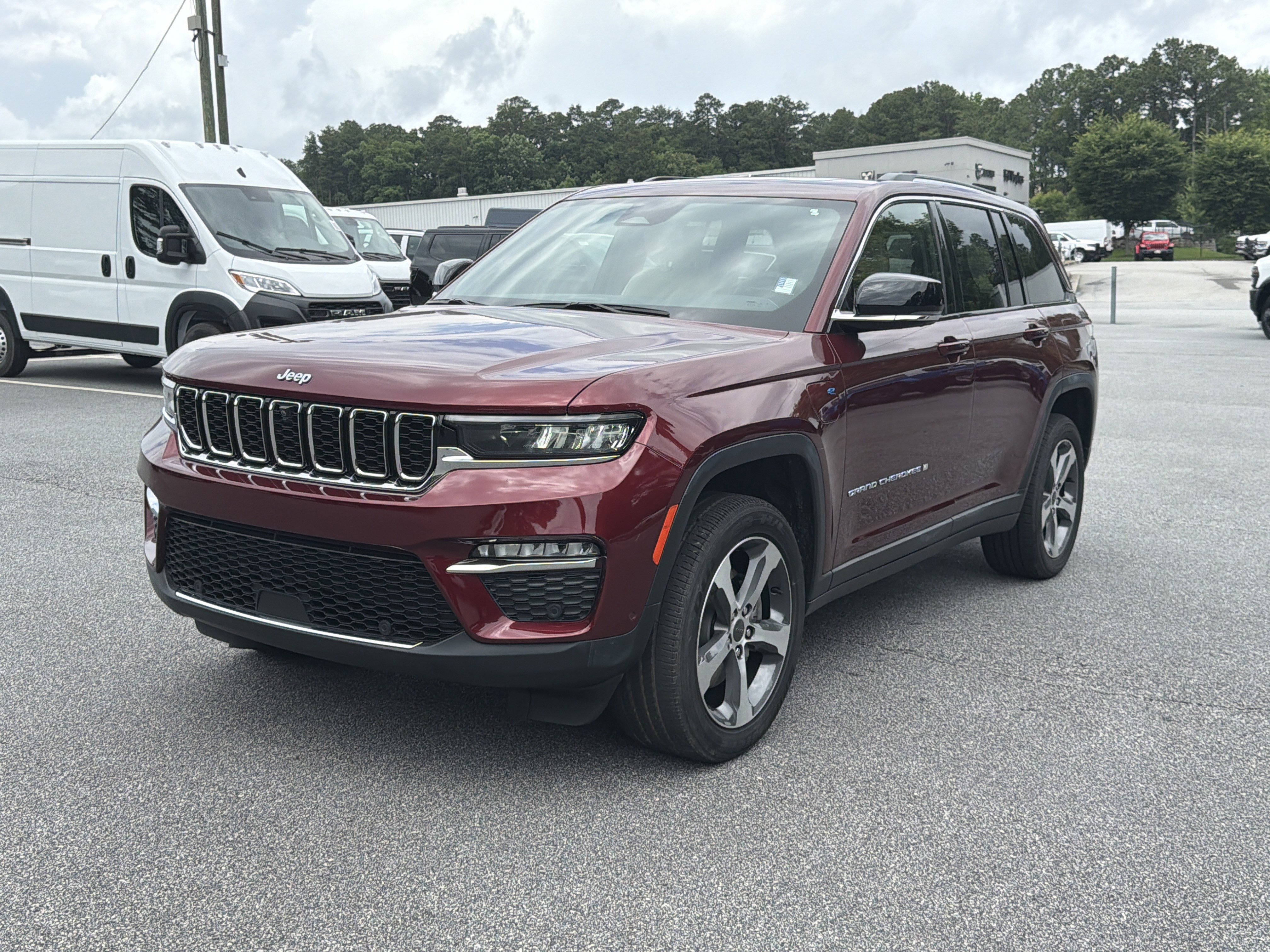 Used 2022 Velvet Red Pearlcoat Jeep 4xe image 4