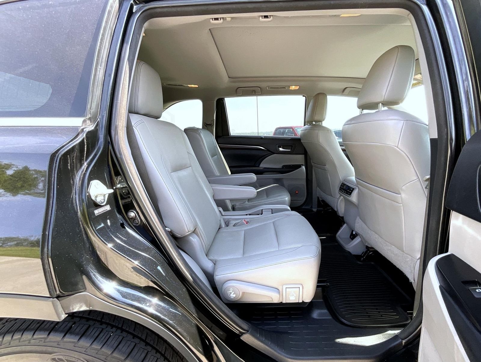 Used 2014 Black Toyota Limited Platinum V6 image 19