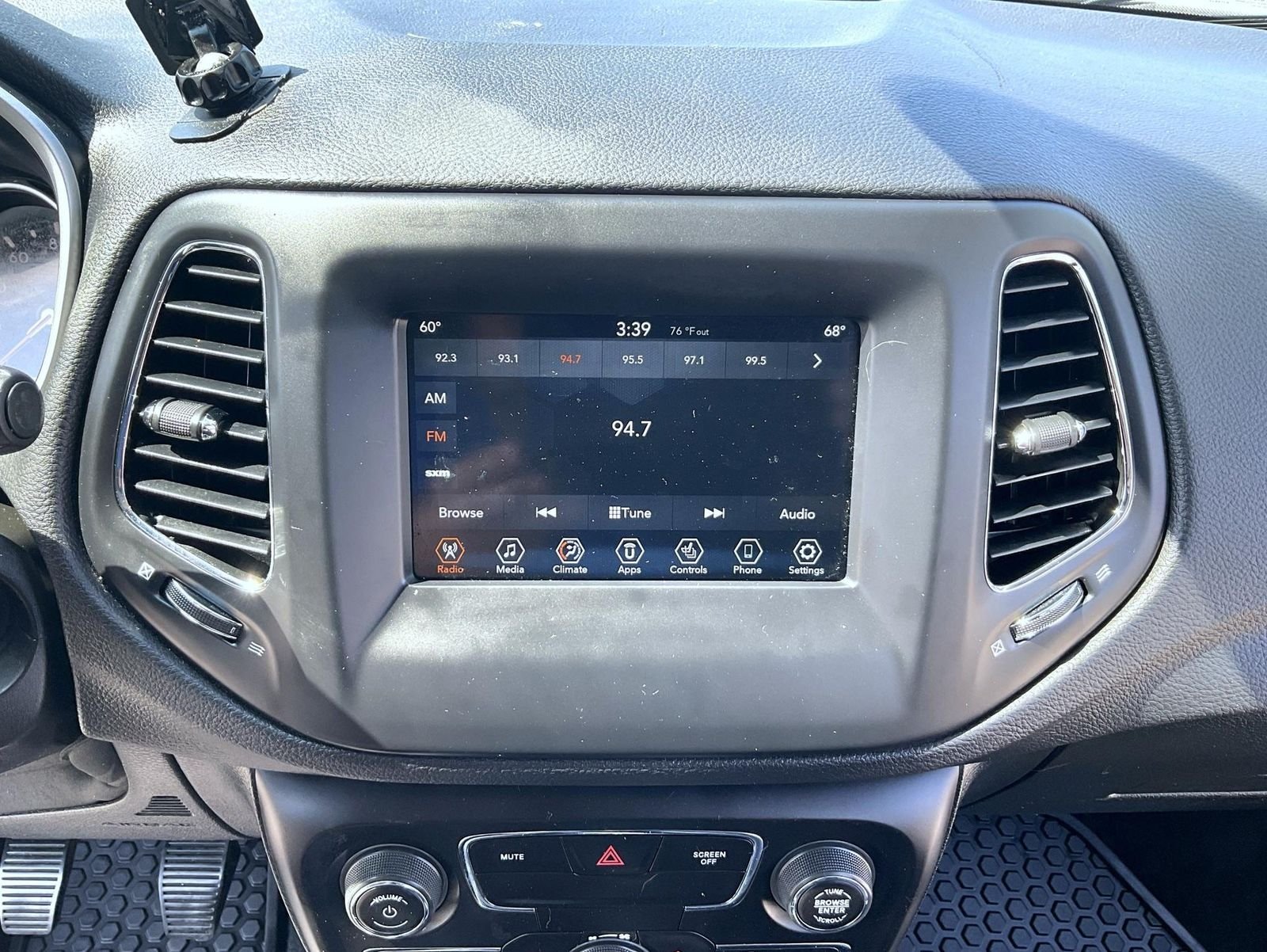Used 2019 Blue Jeep Latitude image 13