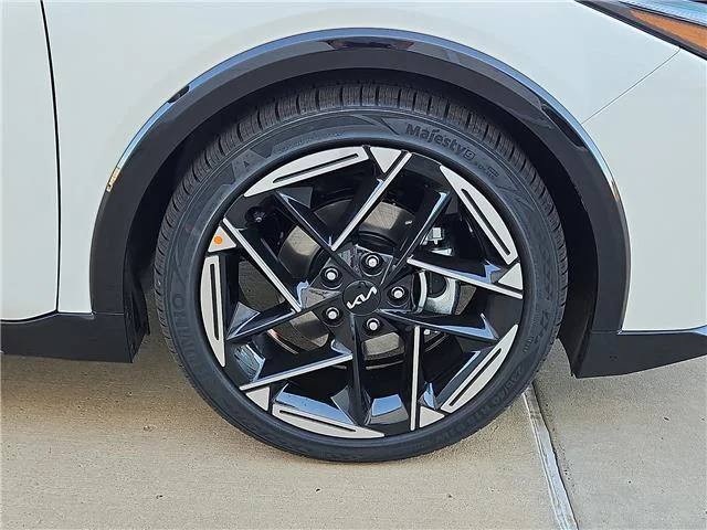 New 2026 Snow White KIA GT-Line (IVT) image 5