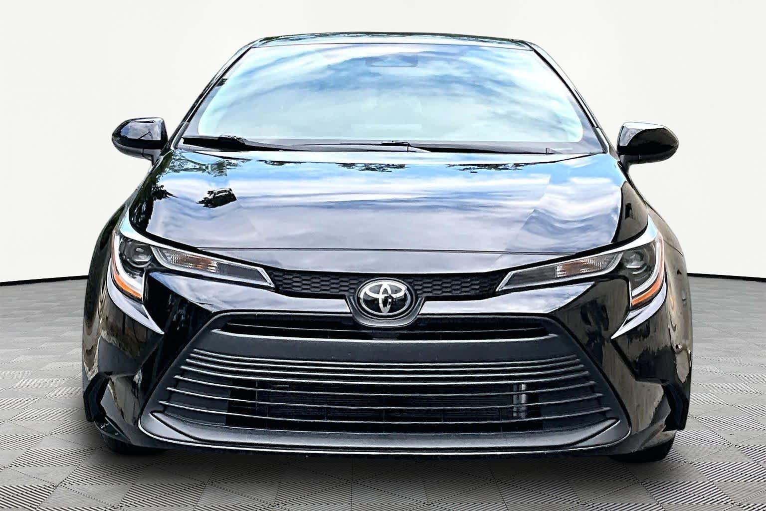 Used 2026 Midnight Black Metallic Toyota LE image 4