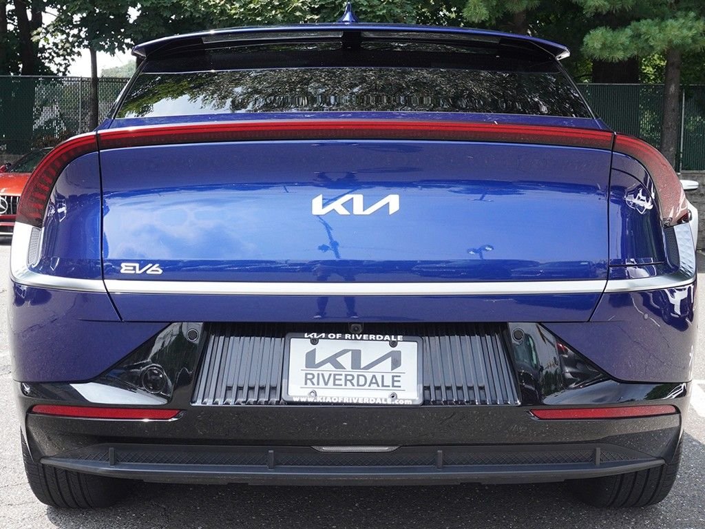 Used 2024 Blue Kia Wind image 13
