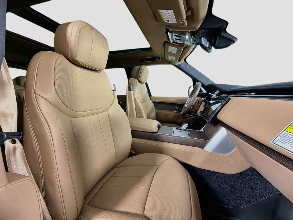 New 2026 Fuji White Land Rover SE image 30
