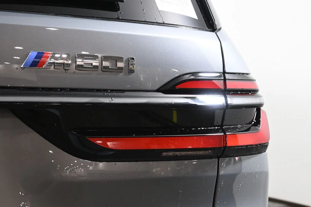 Used 2027 Gray BMW M60i image 13