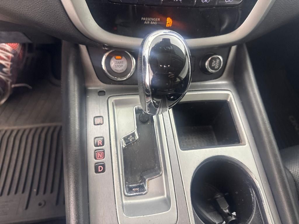 Used 2020 White Nissan SL image 38