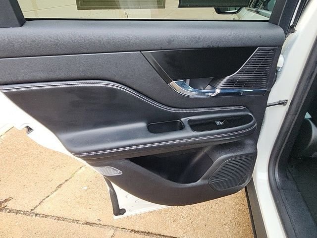 Used 2022 White Lincoln Standard image 19