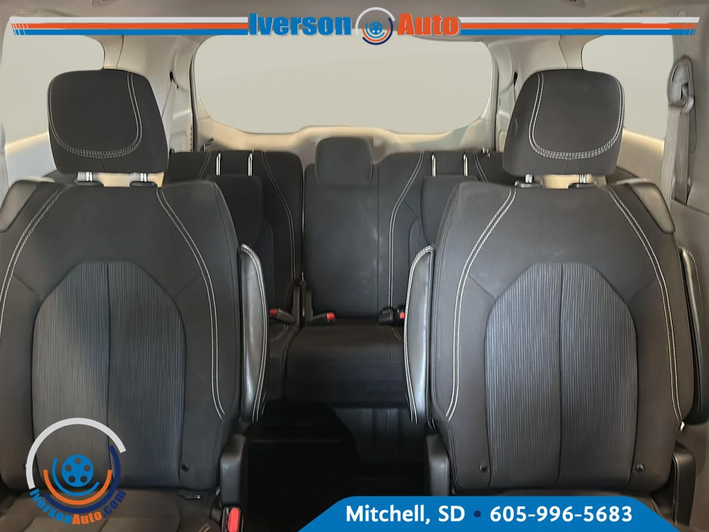 Used 2023 Bright White Clearcoat Chrysler LX image 22