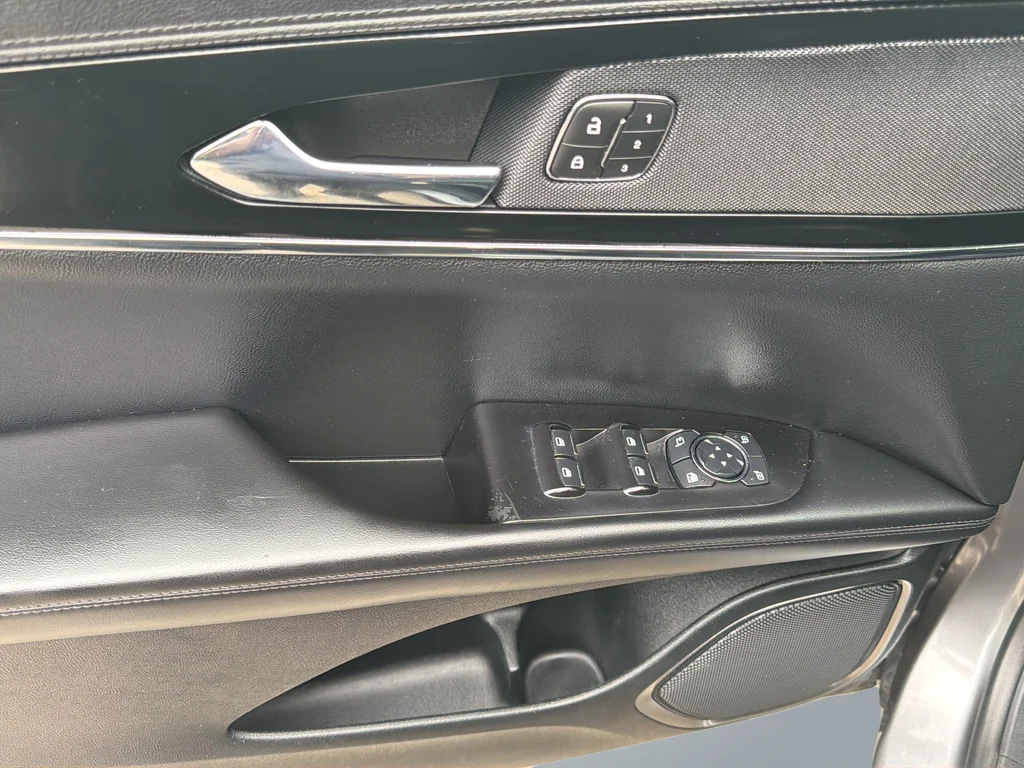 Used 2023 Gray Lincoln Reserve image 26