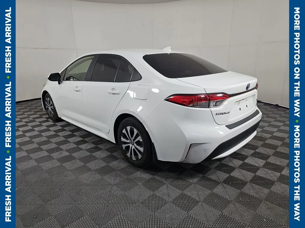 Used 2022 White Toyota LE image 4