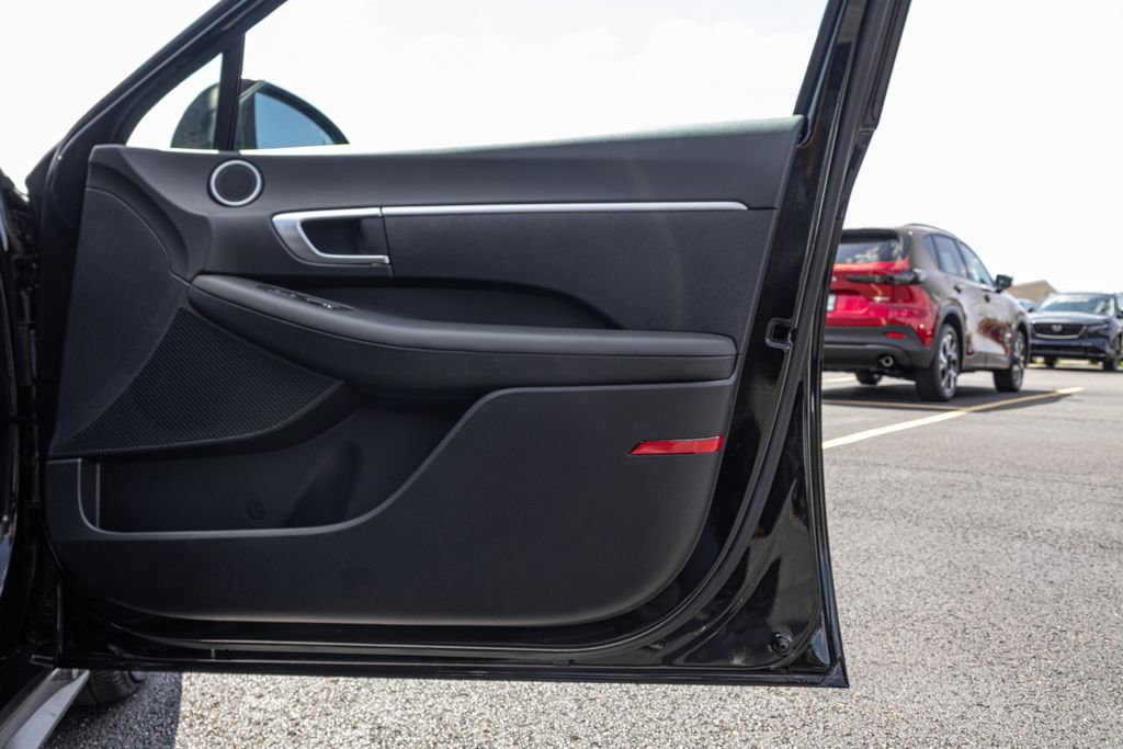 Certified Used 2023 Black Hyundai SE image 33