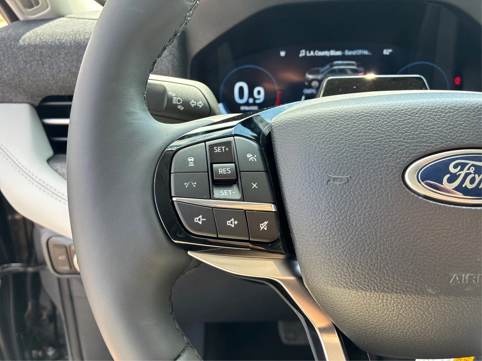 New 2026 Carbonized Gray Metallic Ford Platinum™ image 23