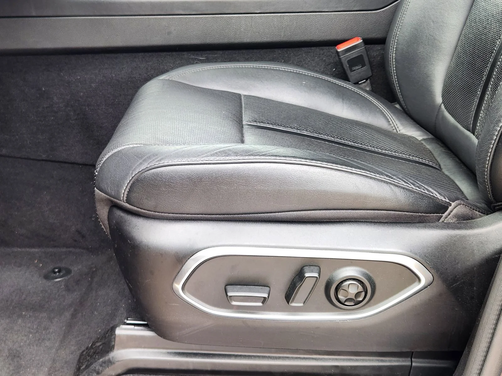 Used 2024 Black Jeep Series II image 22
