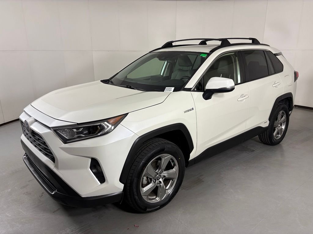 Used 2021 White Toyota XLE Premium image 4