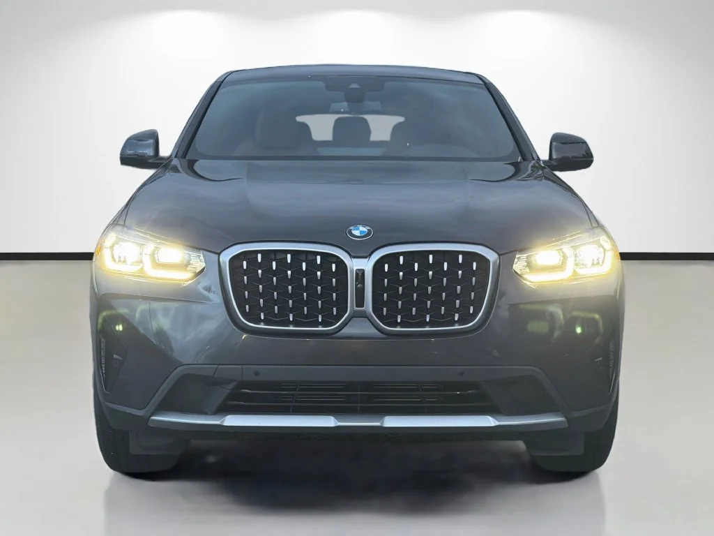 Used 2025 Gray BMW xDrive30i image 8