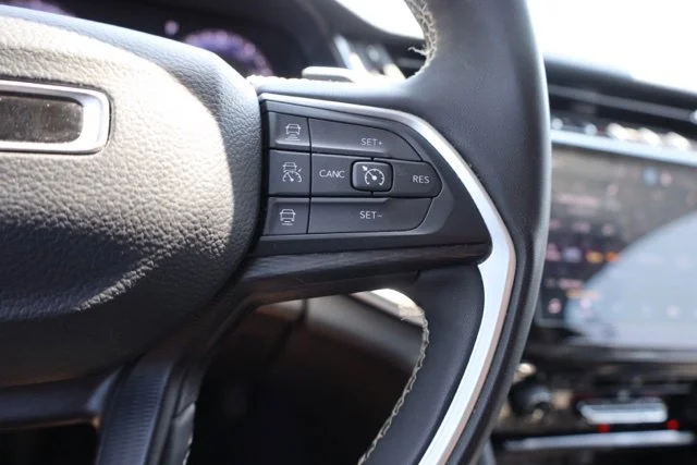 Used 2023 White Jeep Laredo image 27
