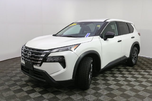 Used 2024 White Nissan S image 5