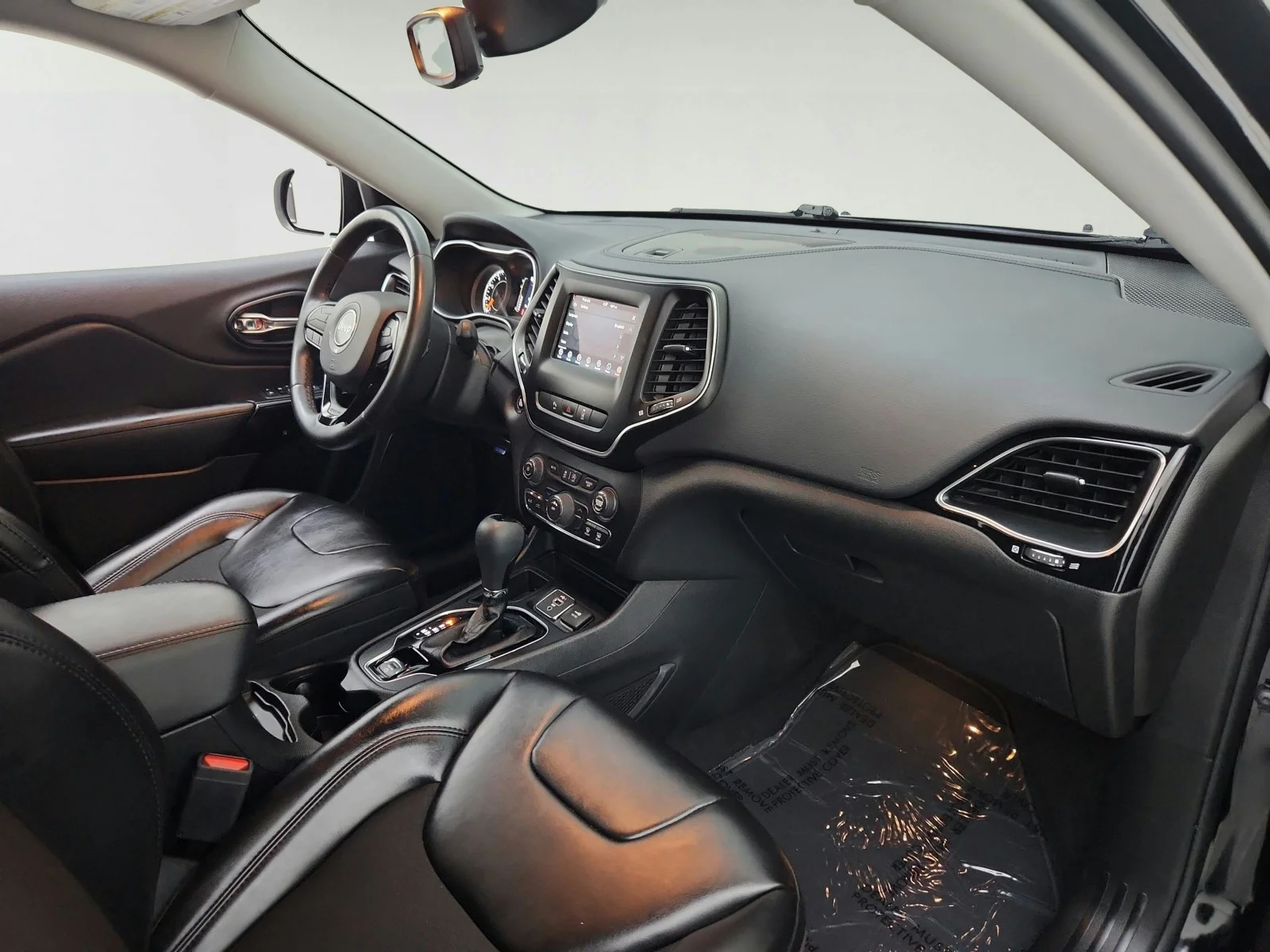 Used 2021 Diamond Black Crystal Pearlcoat Jeep Altitude image 27