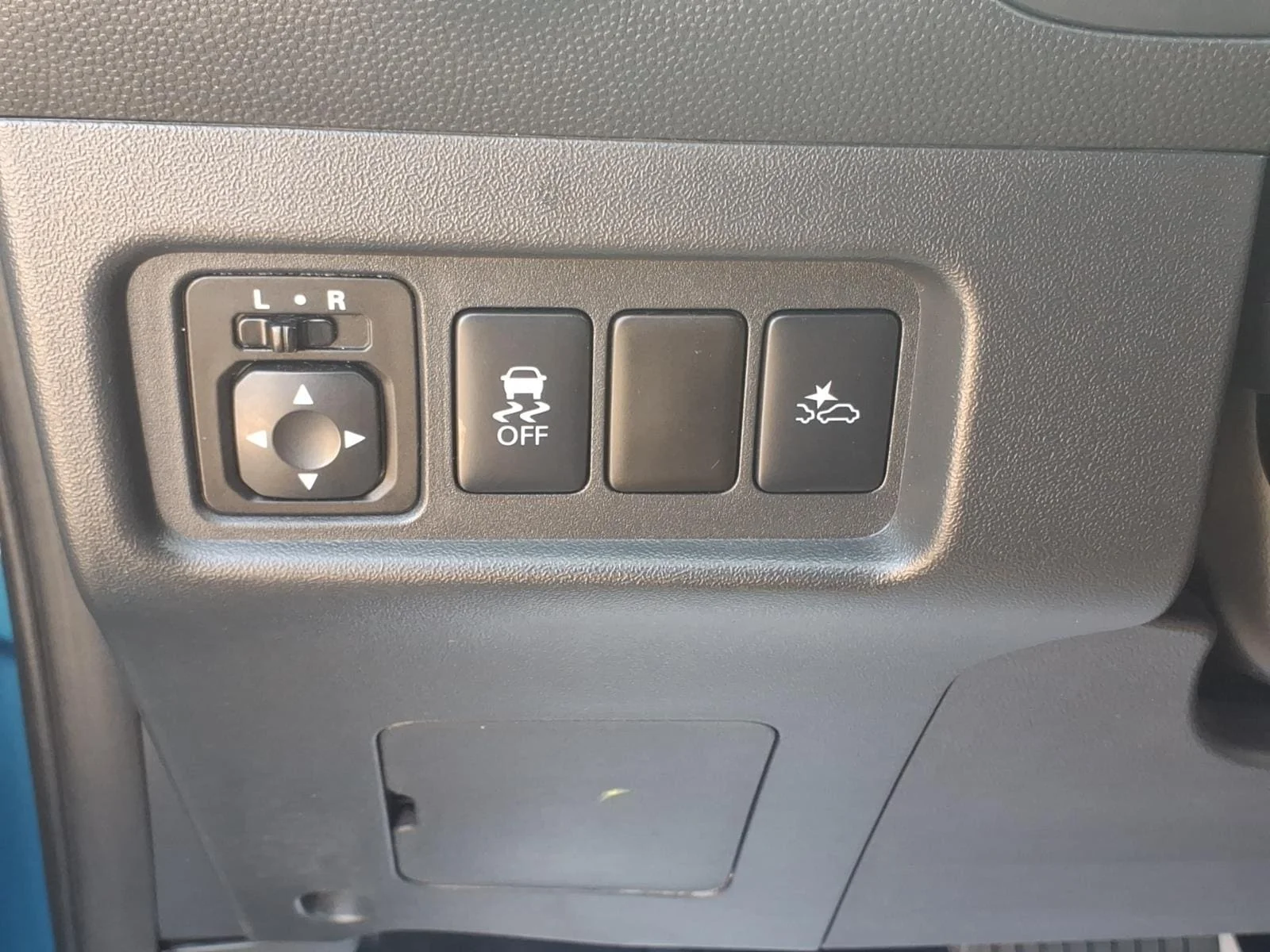 Used 2021 Sapphire Blue Mitsubishi ES image 24