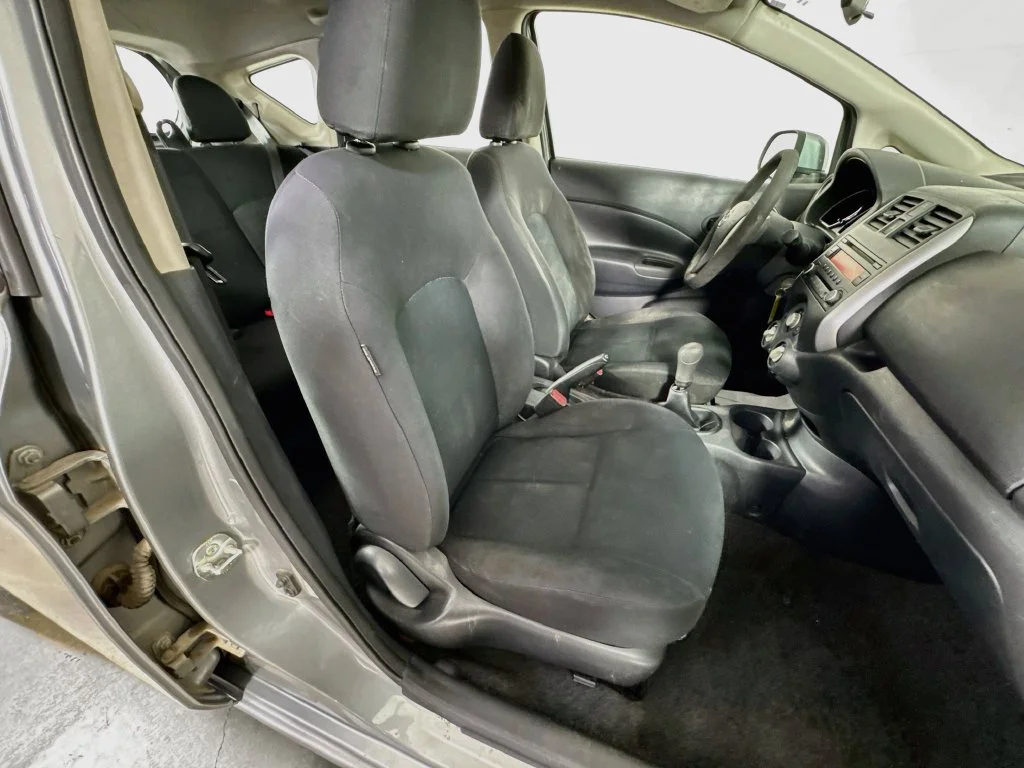Used 2014 Gray Nissan S image 30