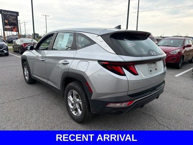 Used 2022 Silver Hyundai SE image 12