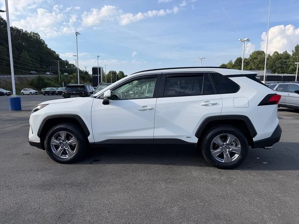Used 2024 White Toyota XLE image 4
