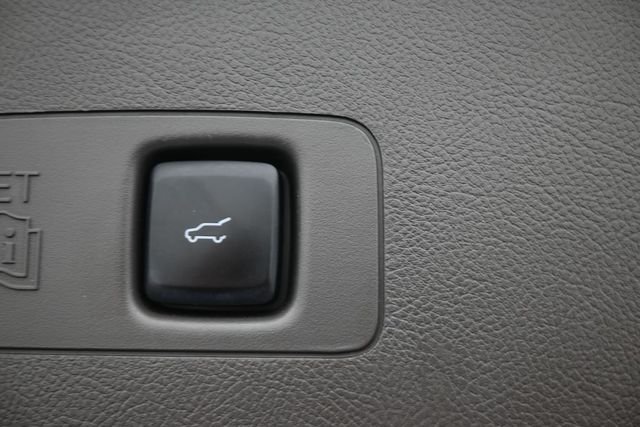 Used 2021 White Lincoln Reserve image 14