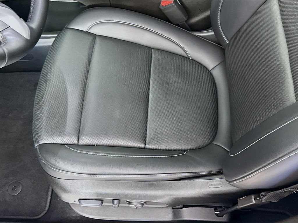 Used 2023 Black GMC SLT image 21