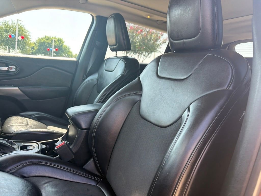 Used 2019 Red Jeep Latitude Plus image 4