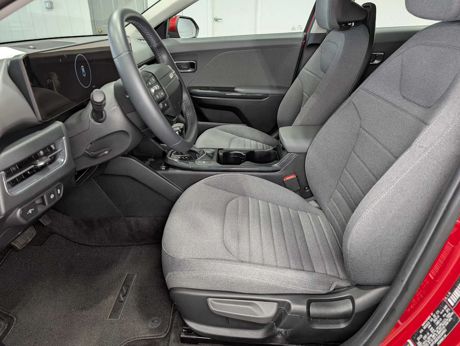 Used 2025 Currant Red Kia EX image 4