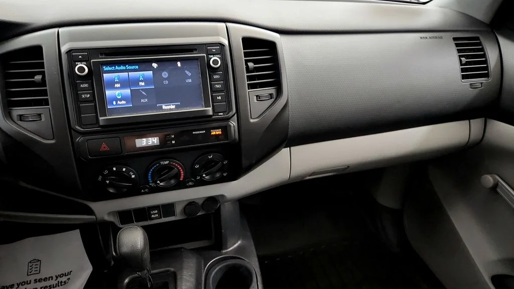 Used 2014 White Toyota Base image 25