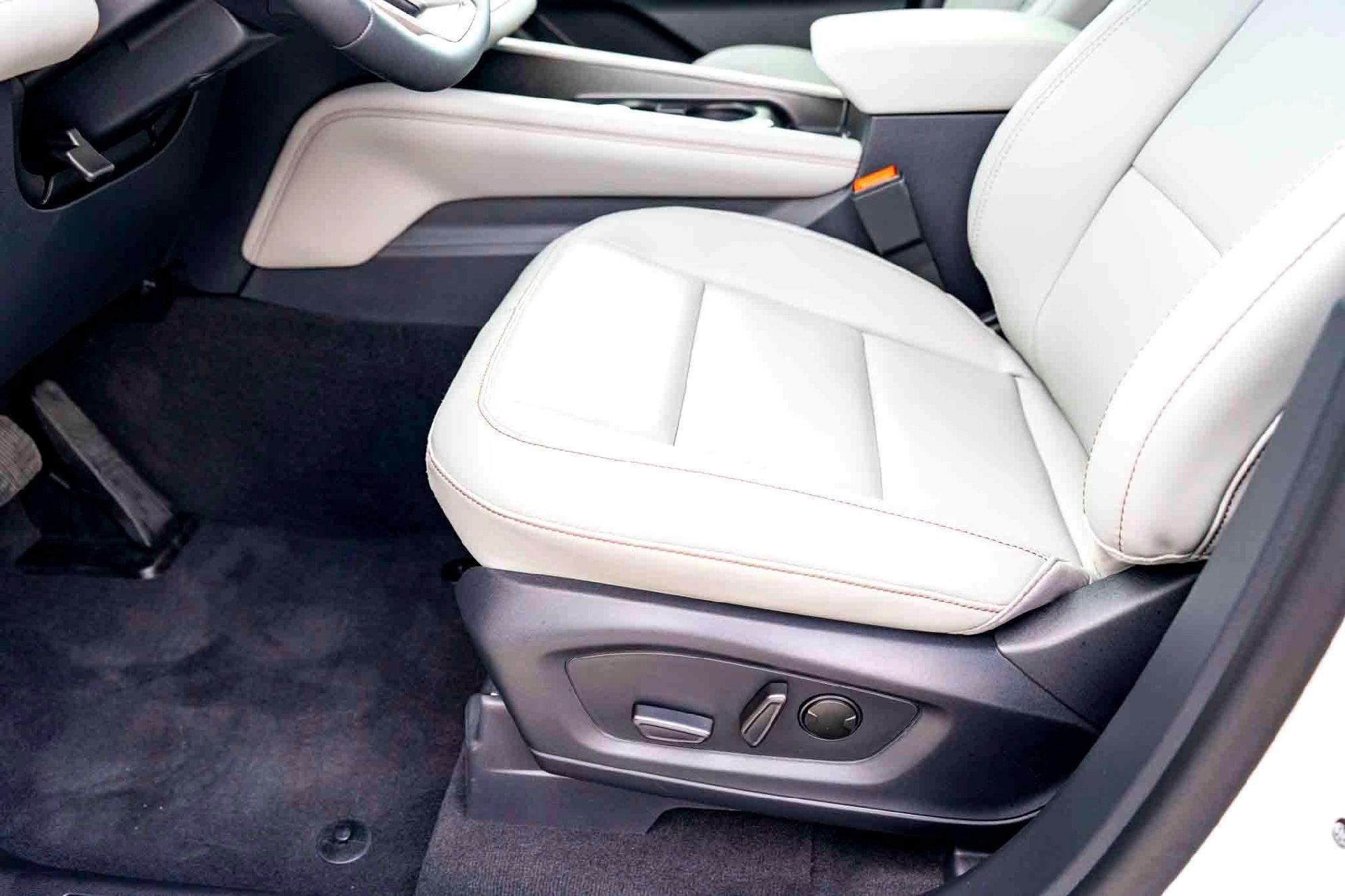 New 2026 Star White Metallic Tri-Coat Ford Active image 11