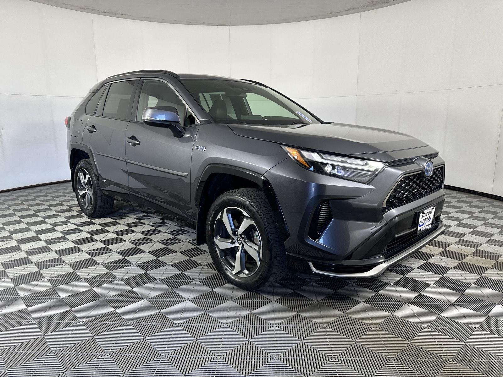 Used 2022 Magnetic Gray Metallic Toyota SE image 23