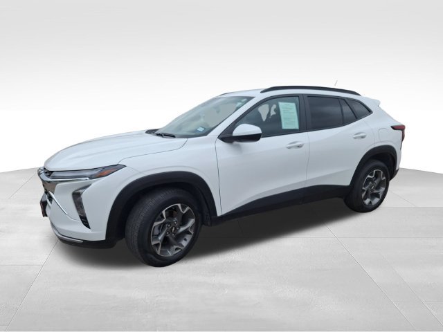 Used 2025 White Chevrolet LT image 3