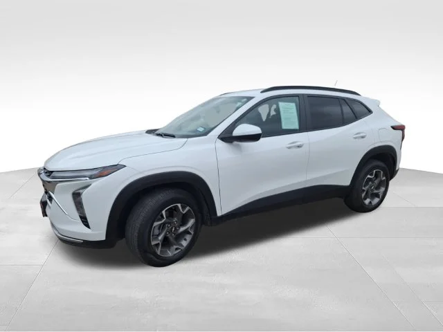 Used 2025 White Chevrolet LT image 3