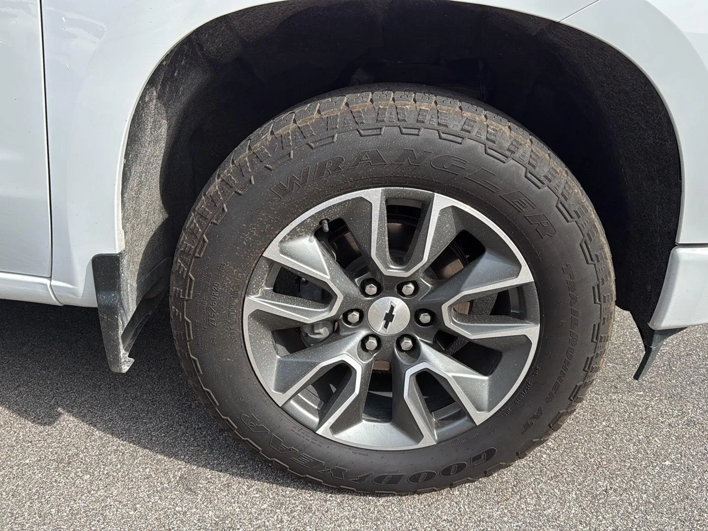 Used 2025 Summit White Chevrolet RST image 14