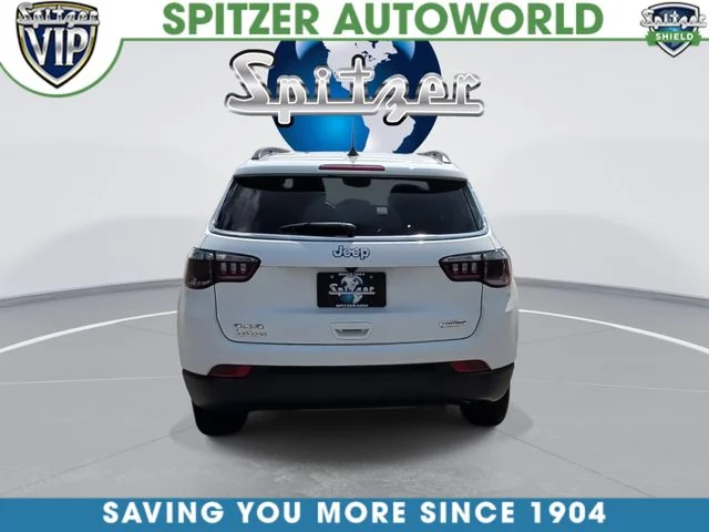 Used 2024 White/off-white Jeep Latitude image 8