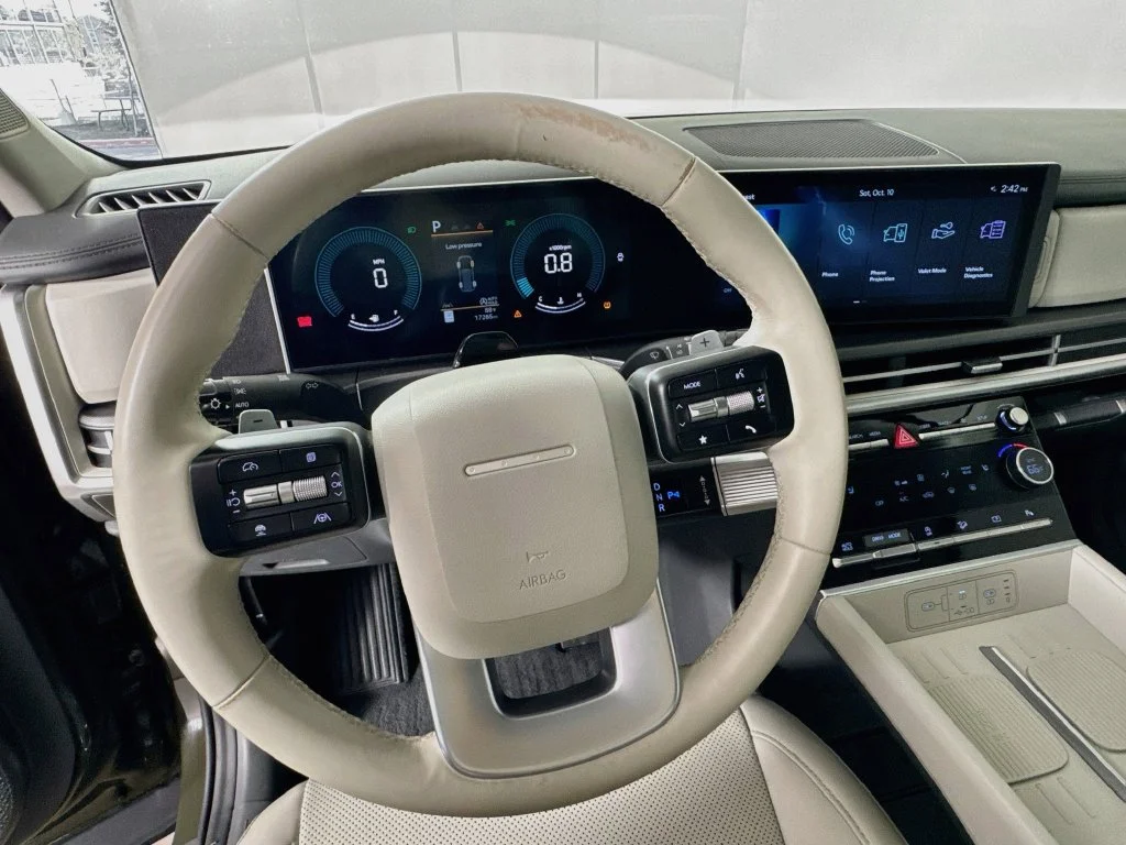 Used 2025 Green Hyundai SEL image 11