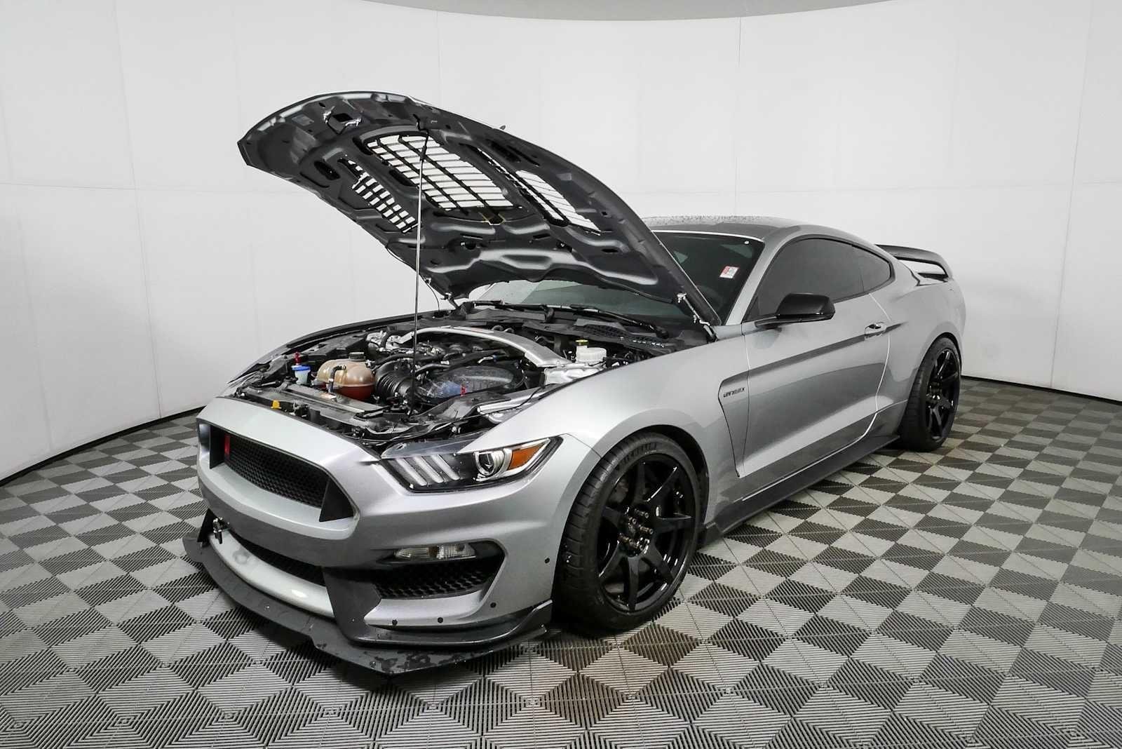 Used 2020 Iconic Silver Ford Shelby GT350R image 29