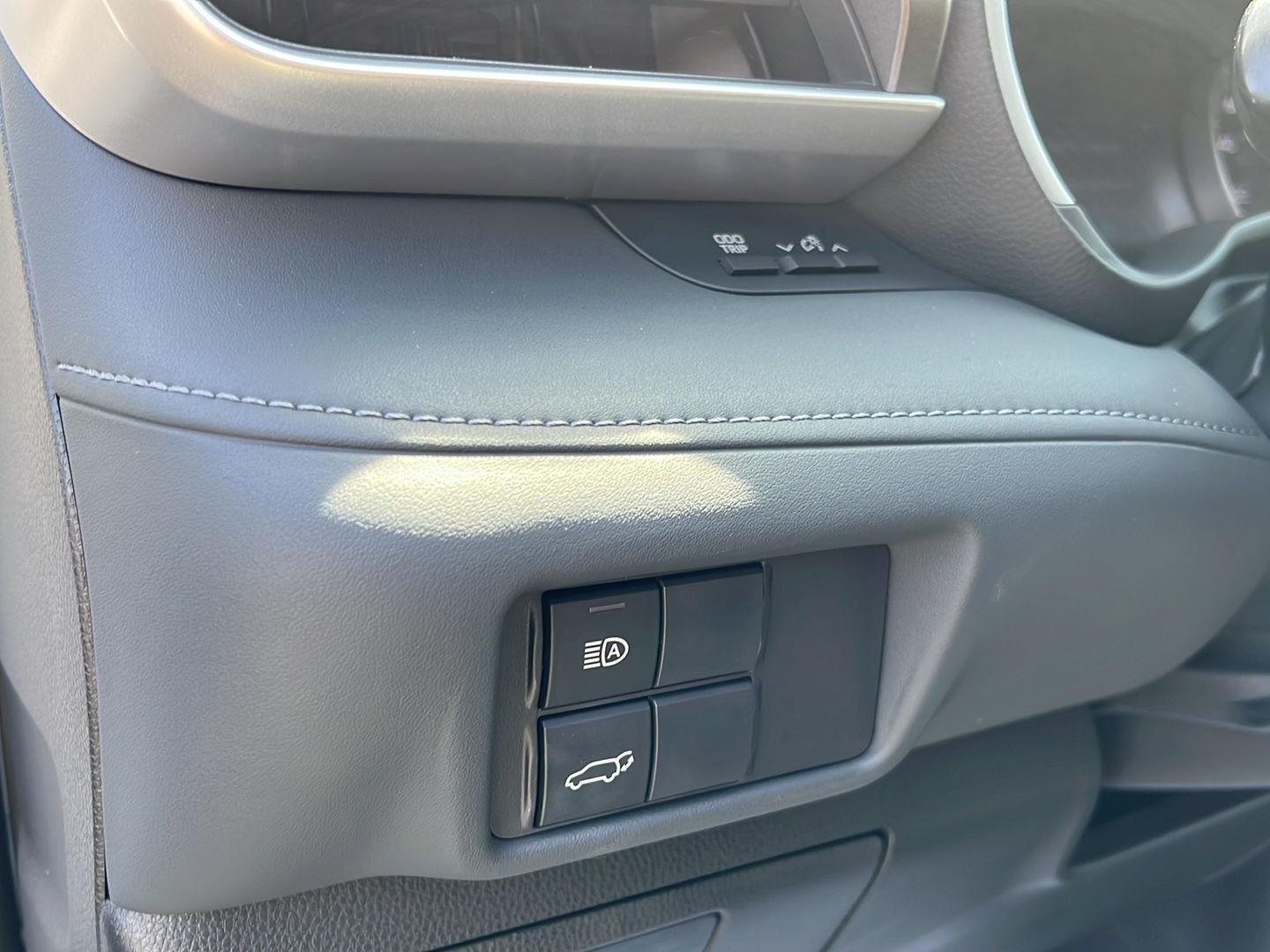 Used 2022 Wind Chill Pearl Toyota XLE image 7