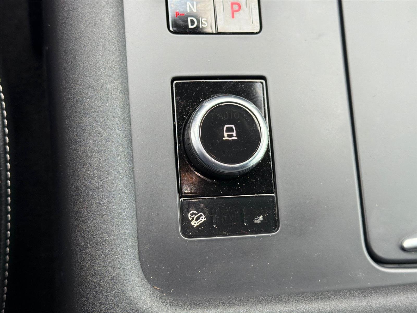 Used 2024 Fuji White Land Rover Dynamic SE image 21