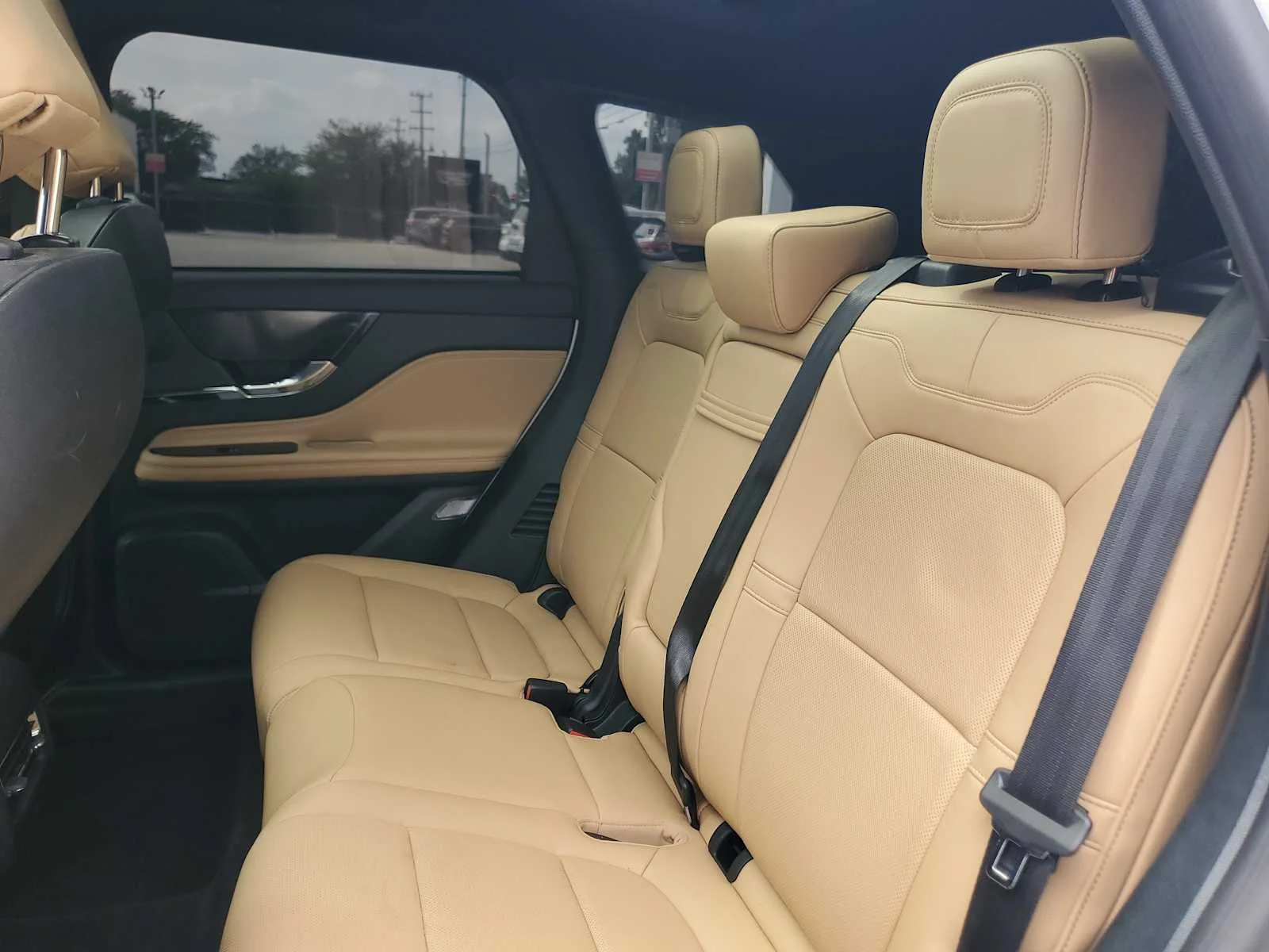 Used 2023  Lincoln Grand Touring image 9