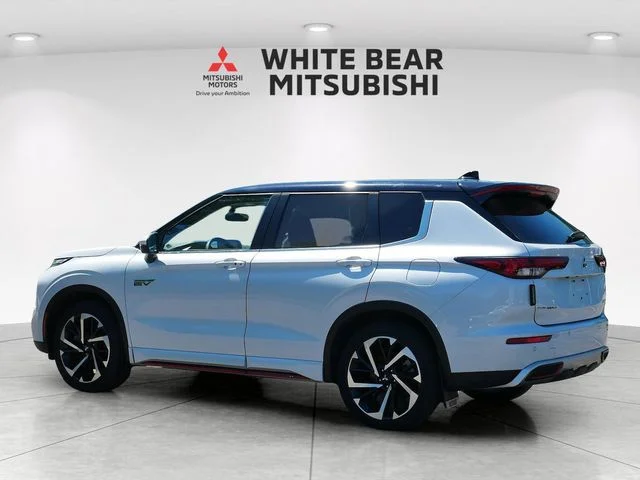 Used 2023 White Diamond/Black Roof Mitsubishi SE image 4